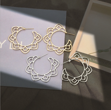 Load image into Gallery viewer, Floral Drop Earring