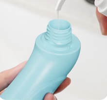 Load image into Gallery viewer, New Hand-held Pet Bath Brush Bath Brush Cleaning Pet Shower Hair Grooming Cmob Dog Cleaning Tool Pet Supplies