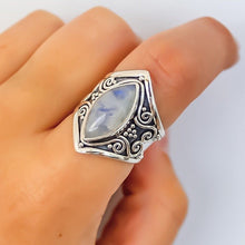 Load image into Gallery viewer, Antique silver vintage moonstone ring bracelet