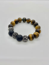 Load image into Gallery viewer, Tripple Studded Tiger-Matte bracelet