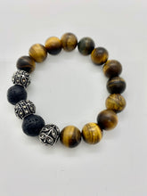 Load image into Gallery viewer, Tripple Studded Tiger-Matte bracelet